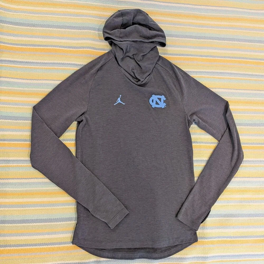 ⭐ Michael Jordan Men's N.C. Tar Heels Pullover Bala Hoodie Small